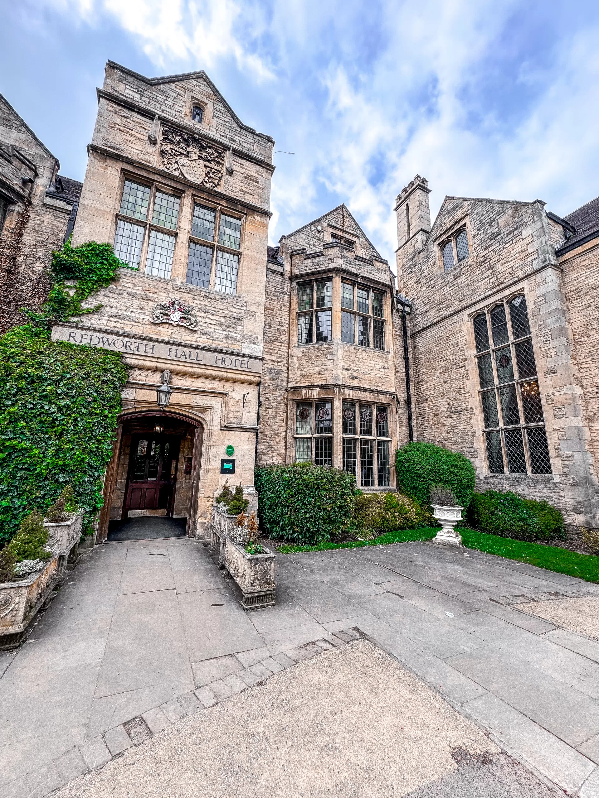 Read more about the article 3 Amazing Reasons To Visit Redworth Hall Hotel