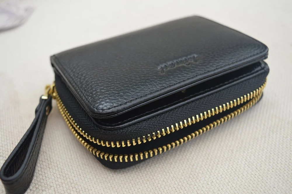 6 Gift Ideas Suitable for Important Men in Your Life 3 kinzd-coin-purse-wallet-black-and-gold-elle-blonde-luxury-lifestyle-blog