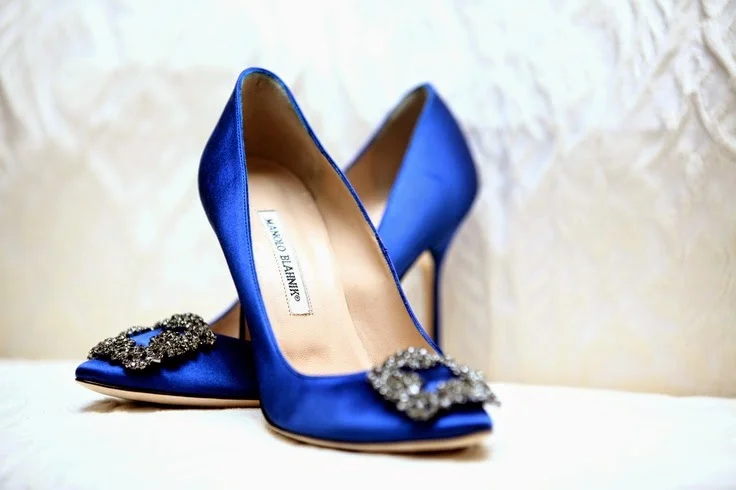 7 Tips for Shopping for the Perfect Shoes 3 sex-city-manolo-blahnik-satin-heels-blue-fall-fashion-elle-blonde-luxury-lifestyle-destination-blog
