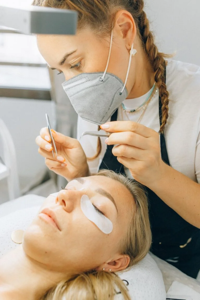5 Most Common Questions About Falsies | Beauty | Elle Blonde Luxury Lifestyle Destination Blog | Cosmetology Schools