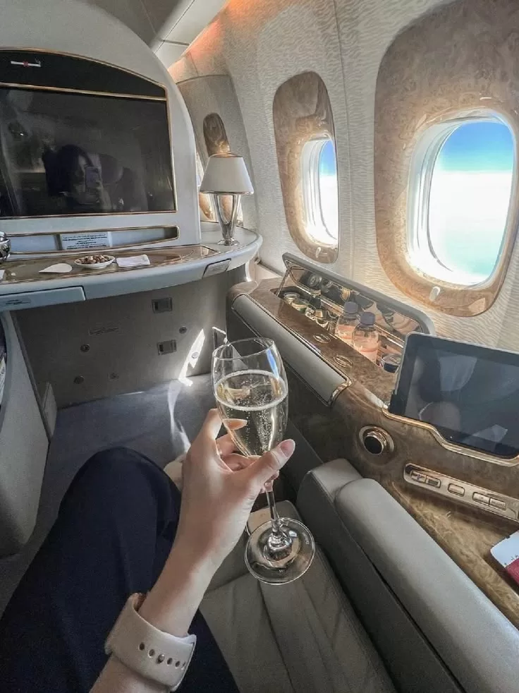 How to Make Business Travel Feel Like a Relaxing Getaway | Travel Tips | Elle Blonde Luxury Lifestyle Destination Blog
