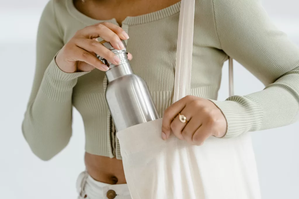8 Things Stylish Women Always Pack In Their Carry On 4 Steel Bottle | 8 Things Stylish Women Always Pack In Their Carry On | Travel Tips | Elle Blonde Luxury Lifestyle Destination Blog